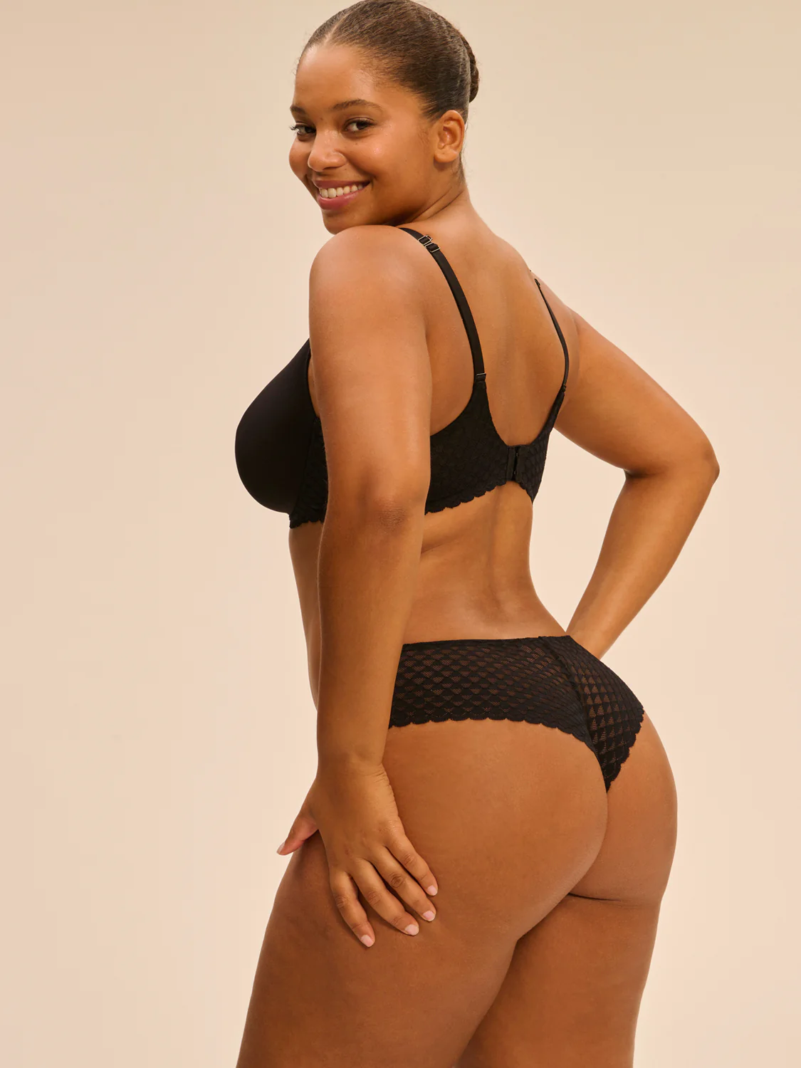 Shorty échancré - Noir - Image 10