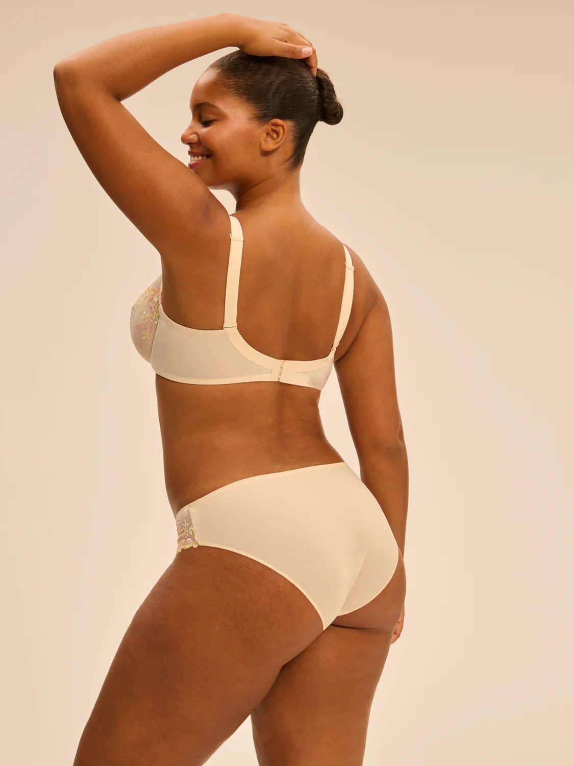 Soutien-gorge avec armature décolleté plongeant - Pampa - Image 11