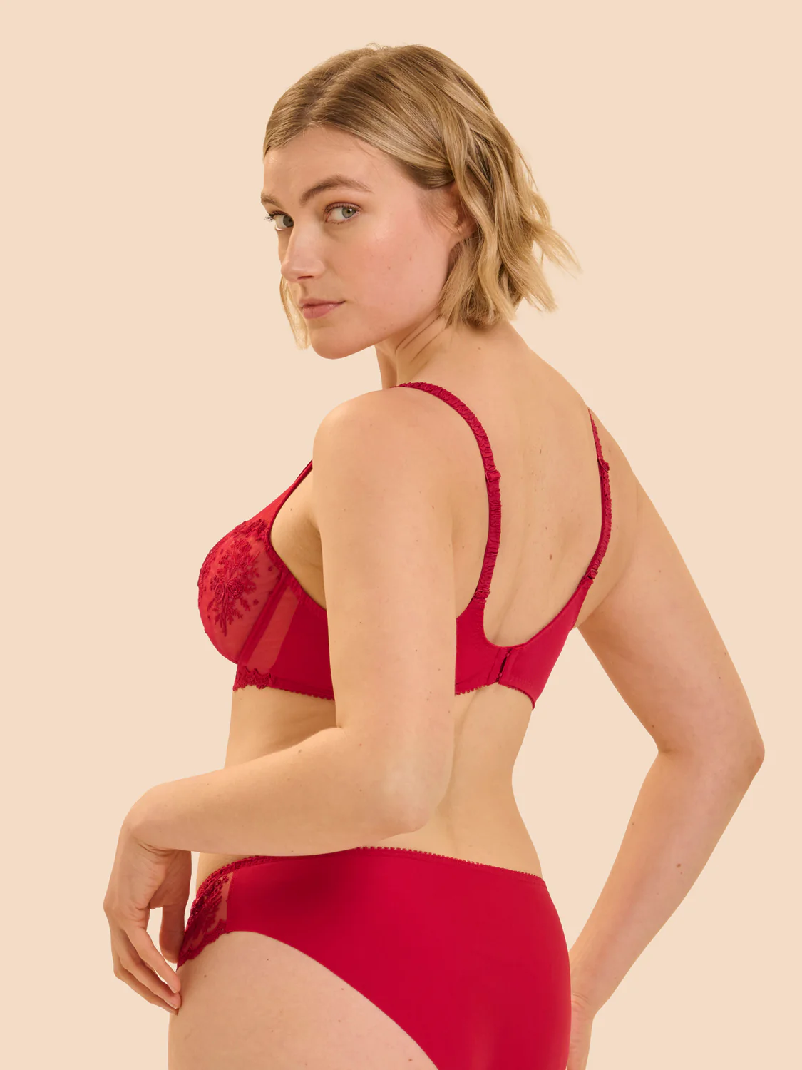 Soutien-gorge avec armature décolleté plongeant - Rouge Opéra - Image 2