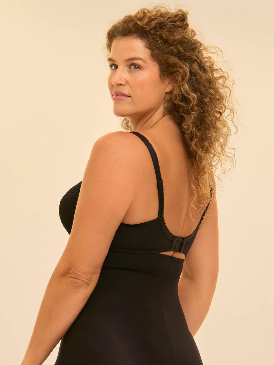 Soutien-gorge avec armature emboitant - Noir - Image 2