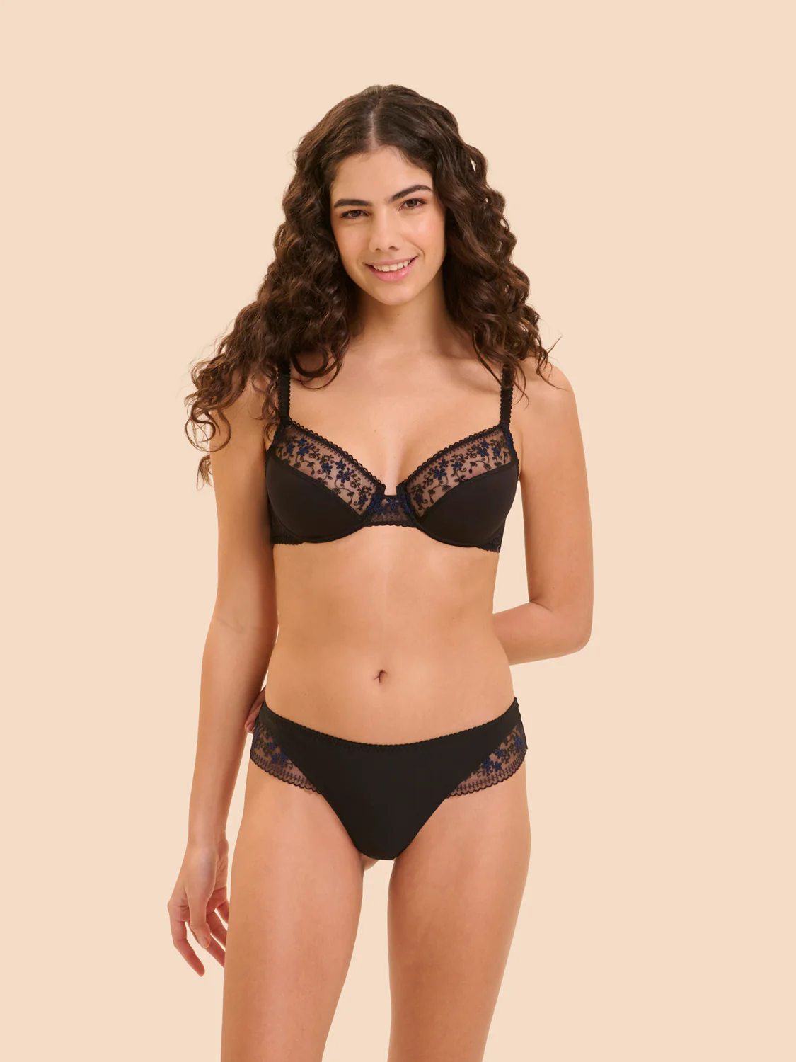 Soutien-gorge avec armatures classique - Noir - Image 4