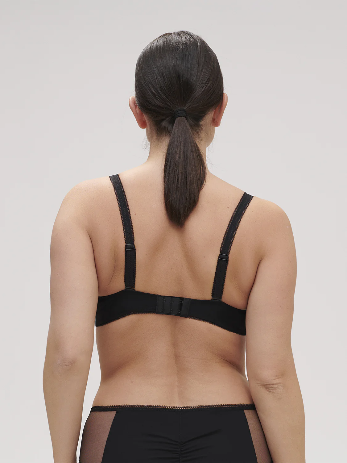 Soutien-gorge avec armatures décolleté plongeant - Noir - Image 4