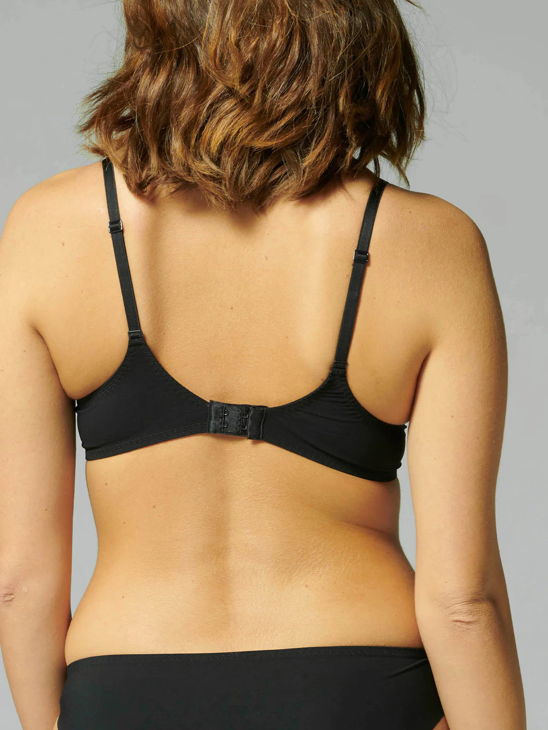Soutien-gorge avec armatures décolleté plongeant - Noir - Image 2
