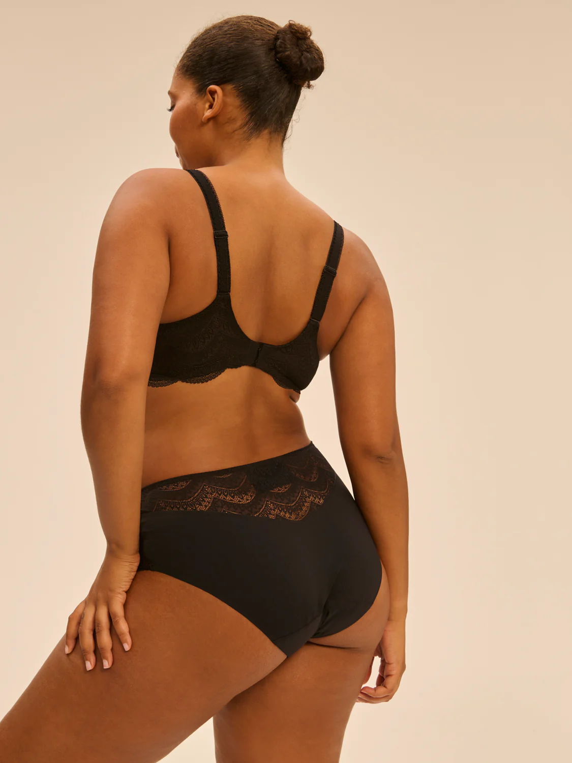Soutien-gorge avec armatures emboitant - Noir - Image 5