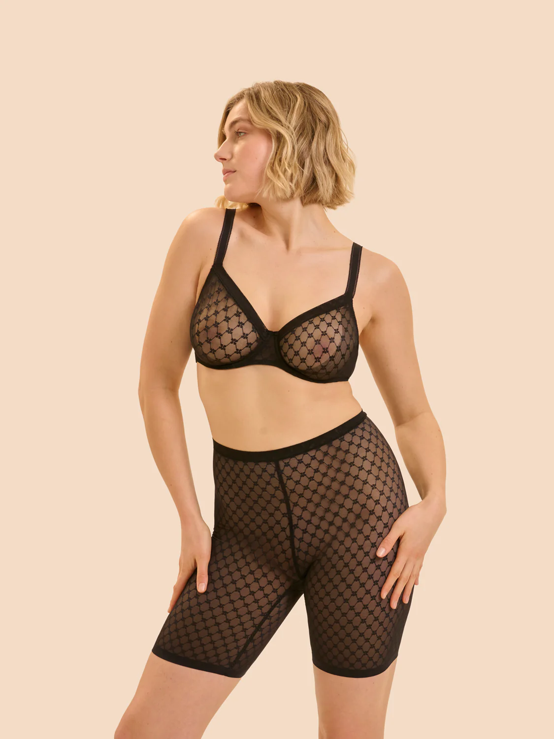 Soutien-gorge avec armatures moulé décolleté plongeant - Noir - Image 3