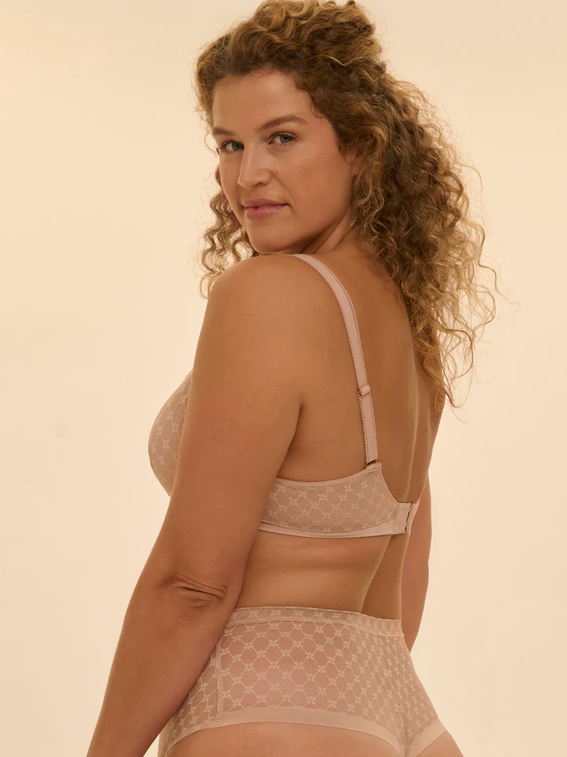 Soutien-gorge avec armatures moulé décolleté plongeant - Peau Rosée - Image 8