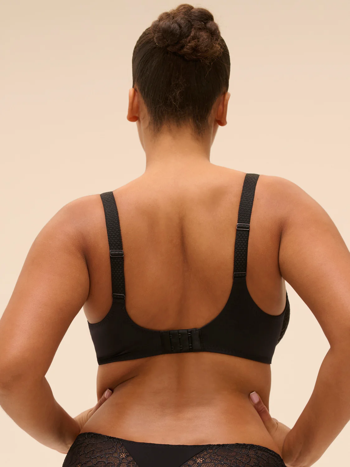 Soutien-gorge avec armatures moulé rigide - Noir - Image 3
