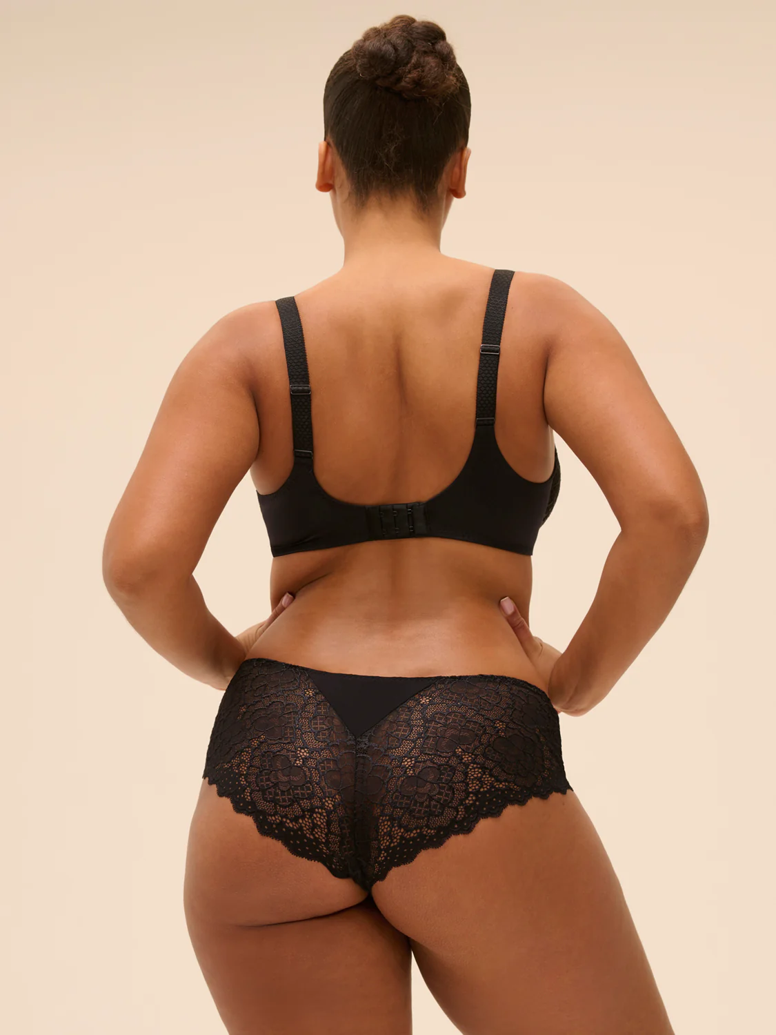 Soutien-gorge avec armatures moulé rigide - Noir - Image 6