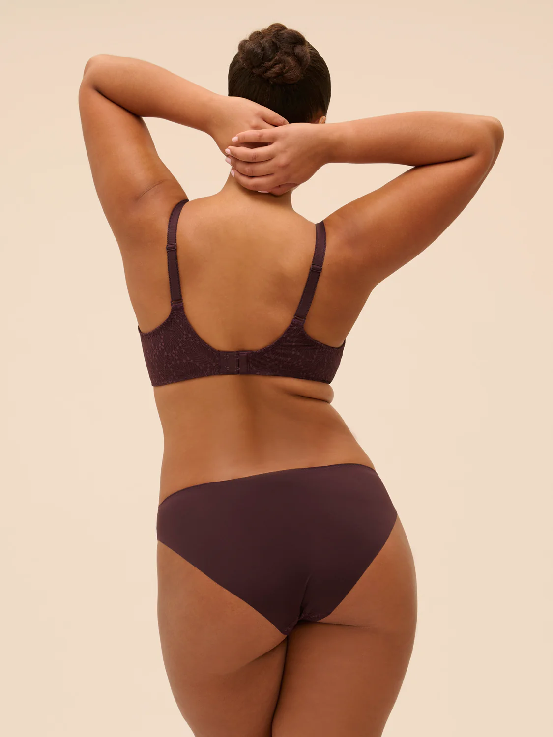 Soutien-gorge avec armatures moulé décolleté plongeant - Brun Foncé - Image 7