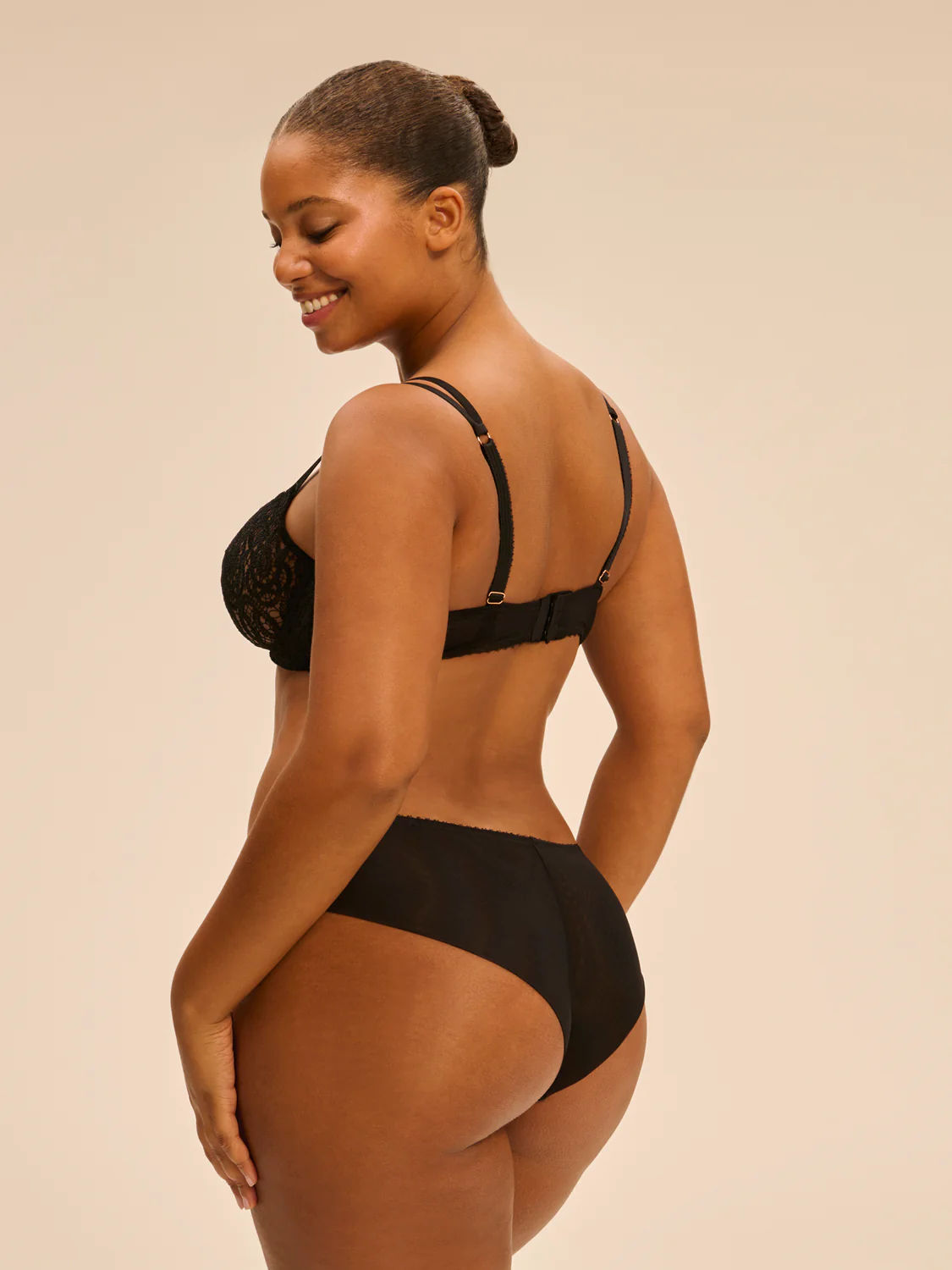 Soutien-gorge corbeille - Noir - Image 13