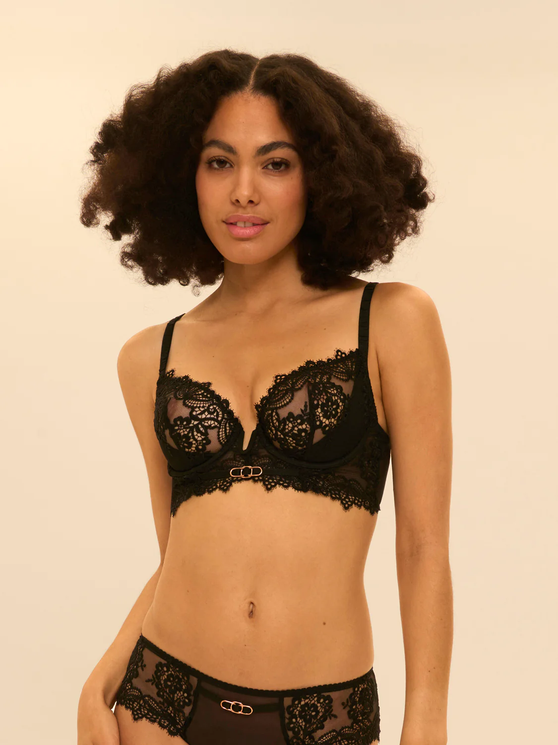 Soutien-gorge plongeant demi-mousse - Noir - Image 5
