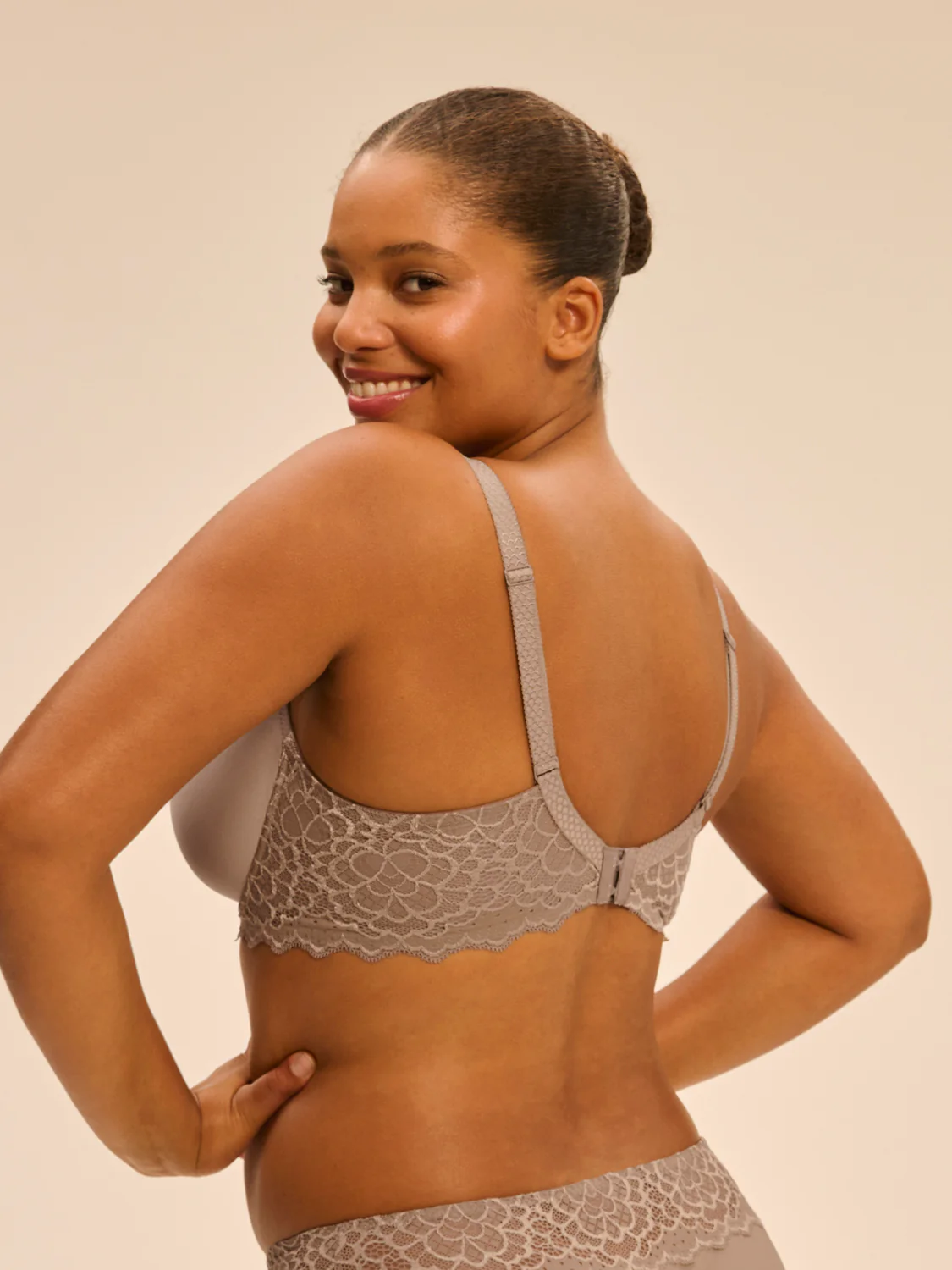 Soutien-gorge spacer décolleté plongeant - Grège - Image 8