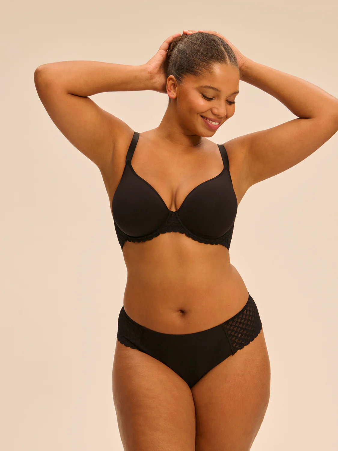 Soutien-gorge spacer décolleté plongeant - Noir - Image 10