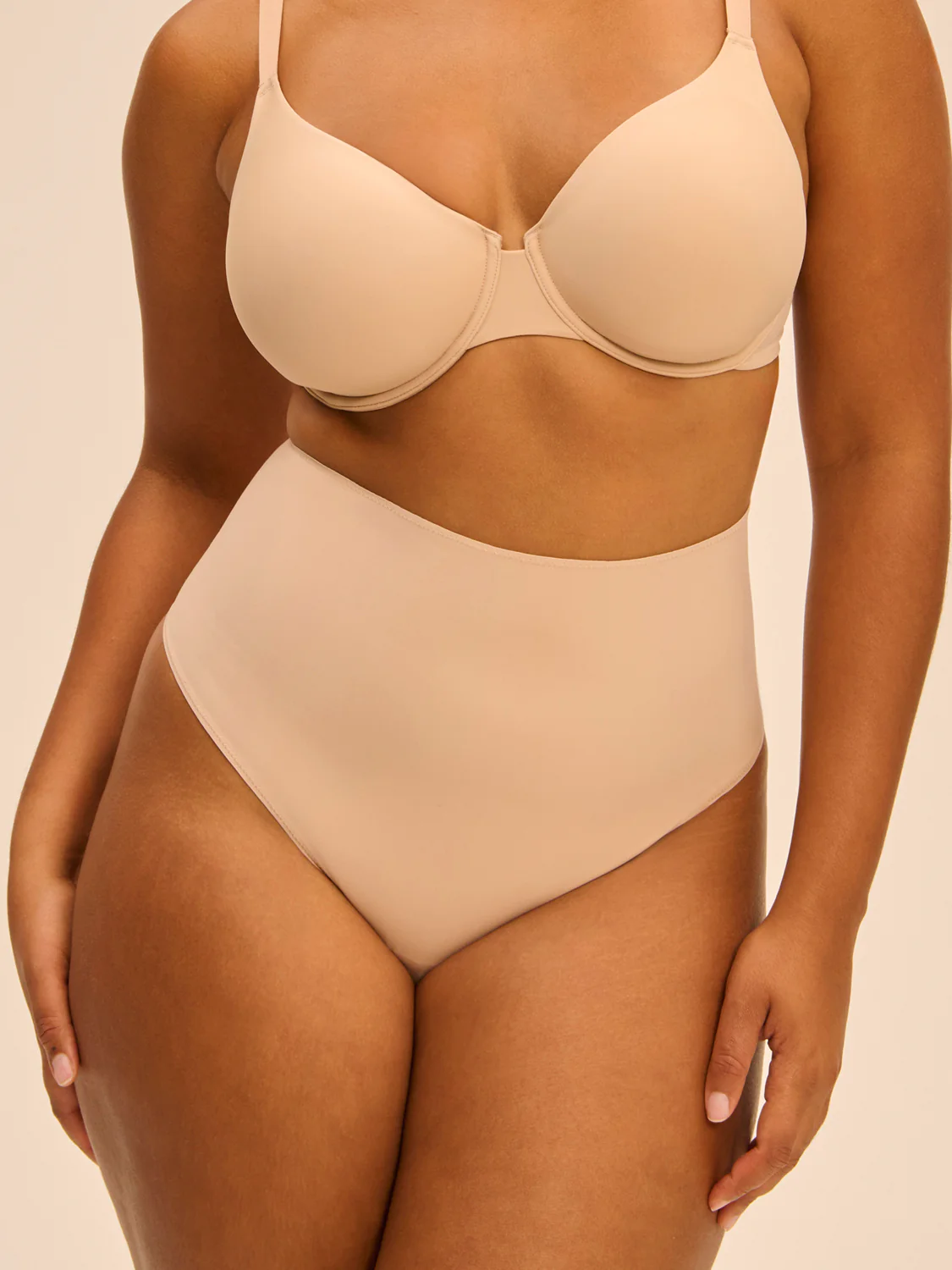 String gainant taille haute - Peau Rosée - Image 7